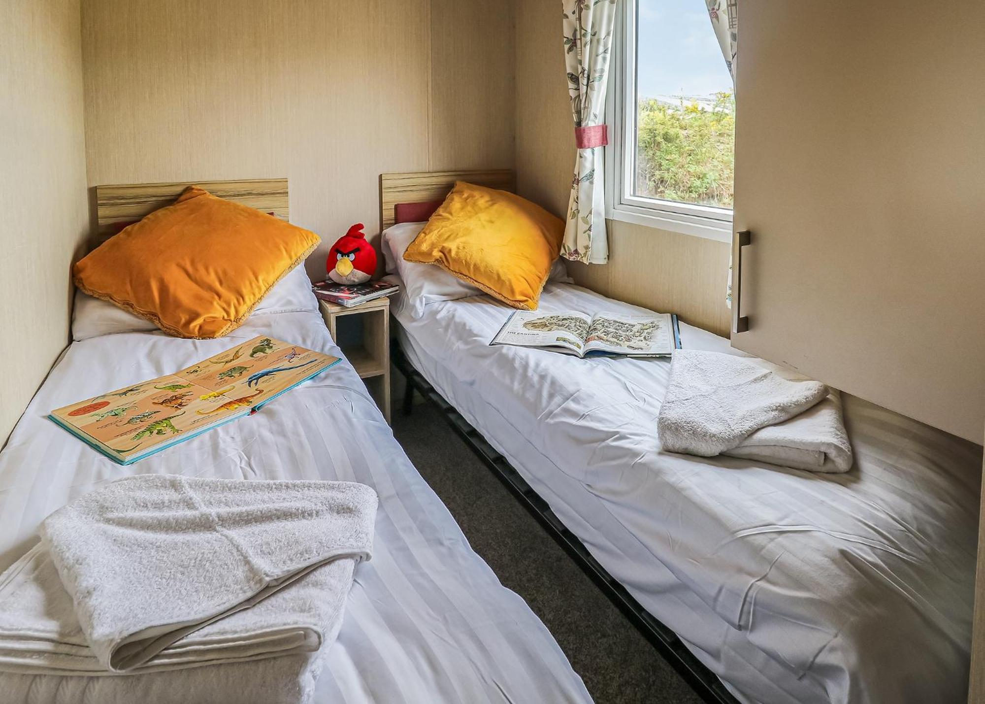 Waters Edge Leisure Park Hotel Кардиган Екстериор снимка