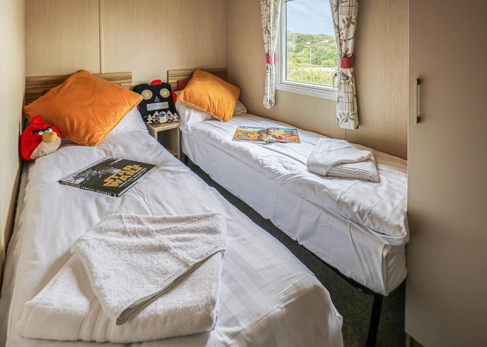 Waters Edge Leisure Park Hotel Кардиган Екстериор снимка