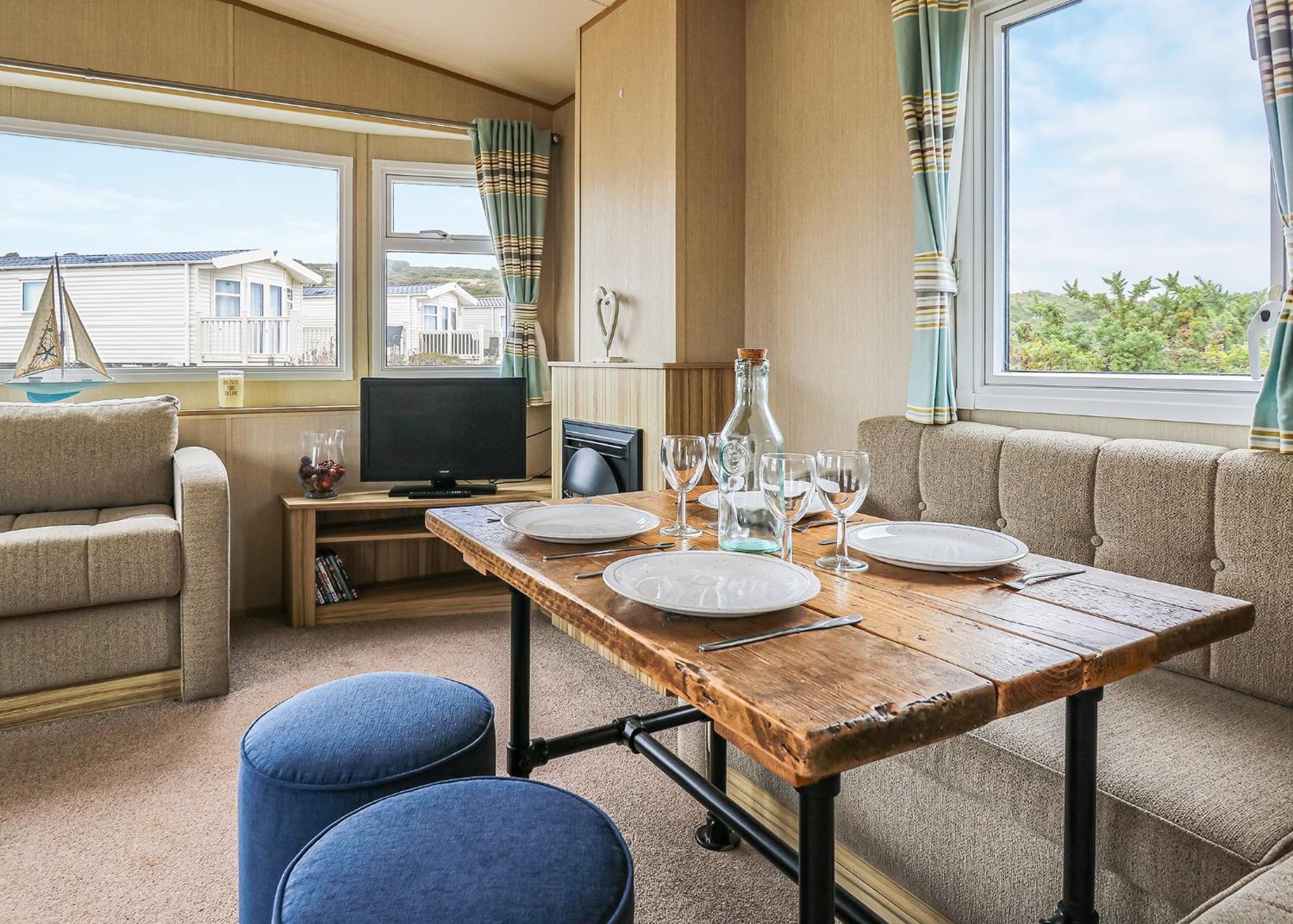 Waters Edge Leisure Park Hotel Кардиган Екстериор снимка