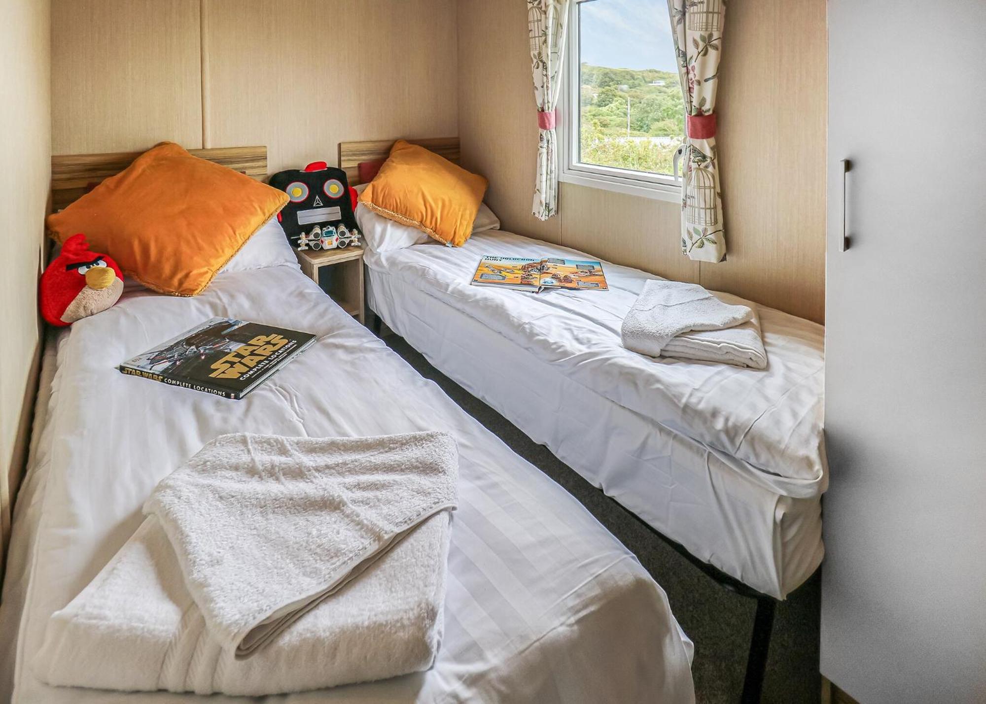Waters Edge Leisure Park Hotel Кардиган Екстериор снимка