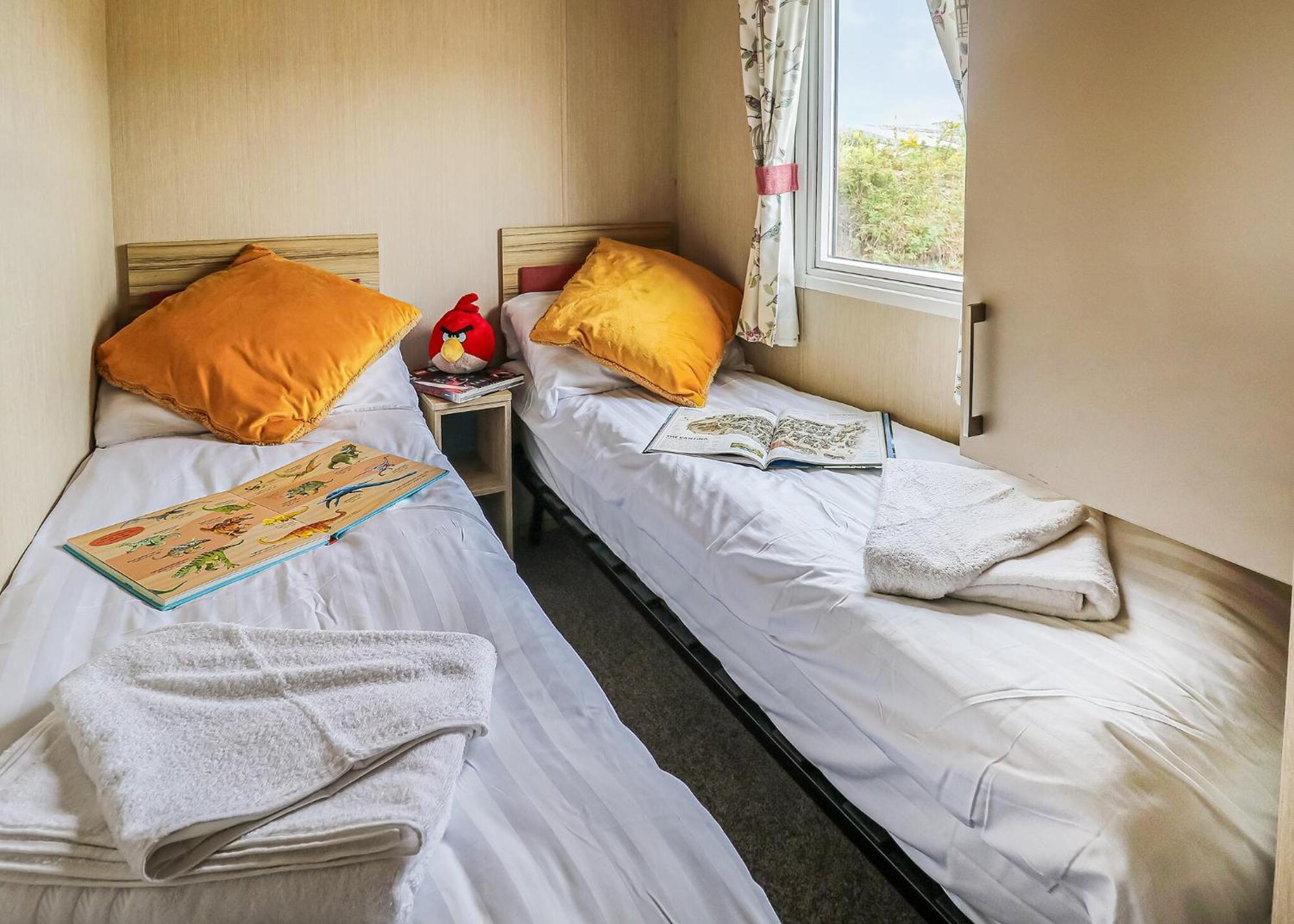 Waters Edge Leisure Park Hotel Кардиган Екстериор снимка